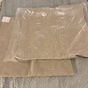 A pair of Pottery Barn Everyday Linen 20” Pillow Covers, NWT